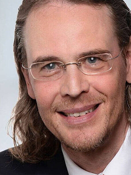 Foto steuerberater kundenstimmen armin f schiehser 002 lexoffice rechnungsprogramm buchhaltungssoftware 1 810x608 c center